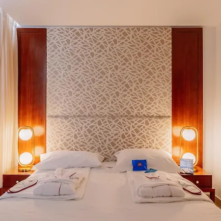 Monicca Collection Suites&resi