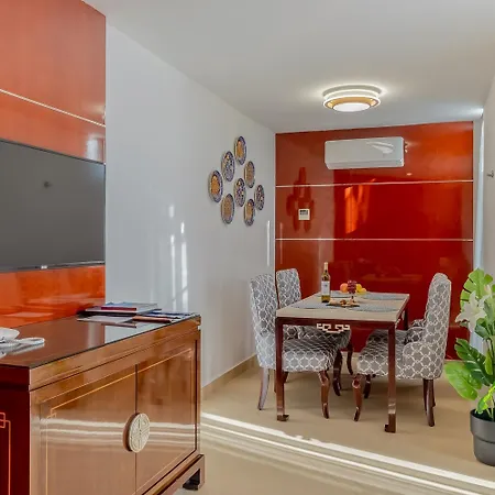 Monicca Collection Suites&resi Ξενοδοχείο 4*