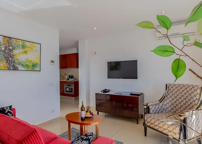 Monicca Collection Suites&resi ホテル 4*