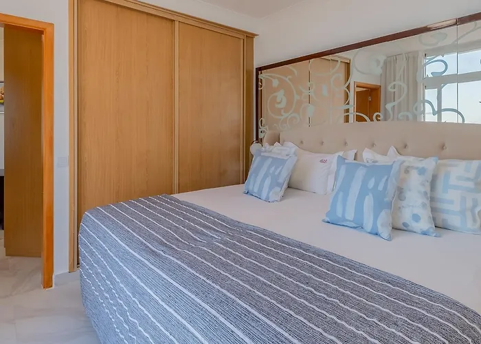 Monicca Collection Suites&resi ホテル 4*