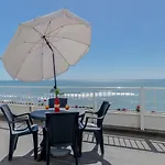 호텔 Monicca Collection Suites&resi 4*