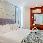 Monicca Collection Suites&resi 4* 알부페이라