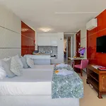호텔 Monicca Collection Suites&resi 4*