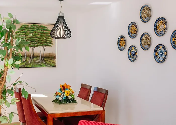 Monicca Collection Suites&resi Hotel