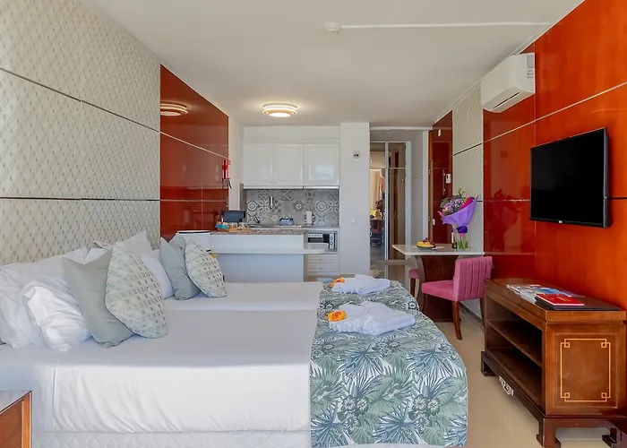 Hotel Monicca Collection Suites&resi 4*